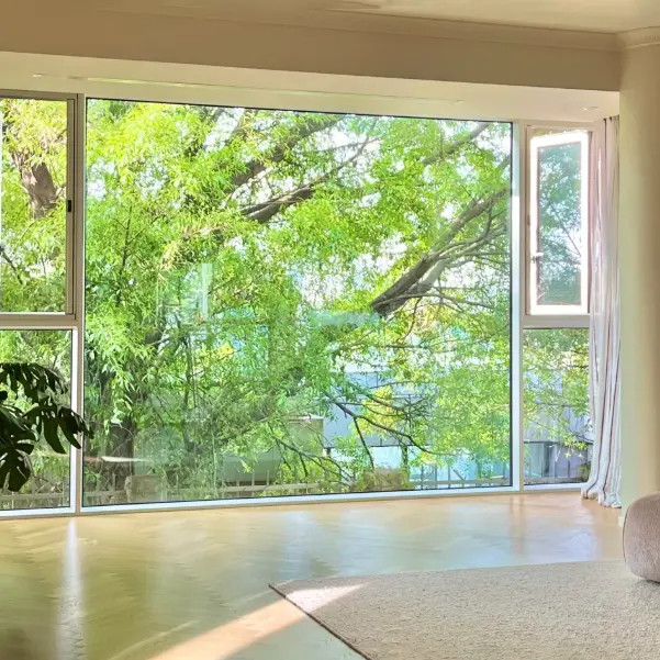 Cóimhiotal Alúmanam Fuinneoga Urlár go dtí an tsíleáil