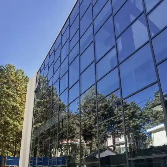 Ballaí Cuirtín Frámaithe